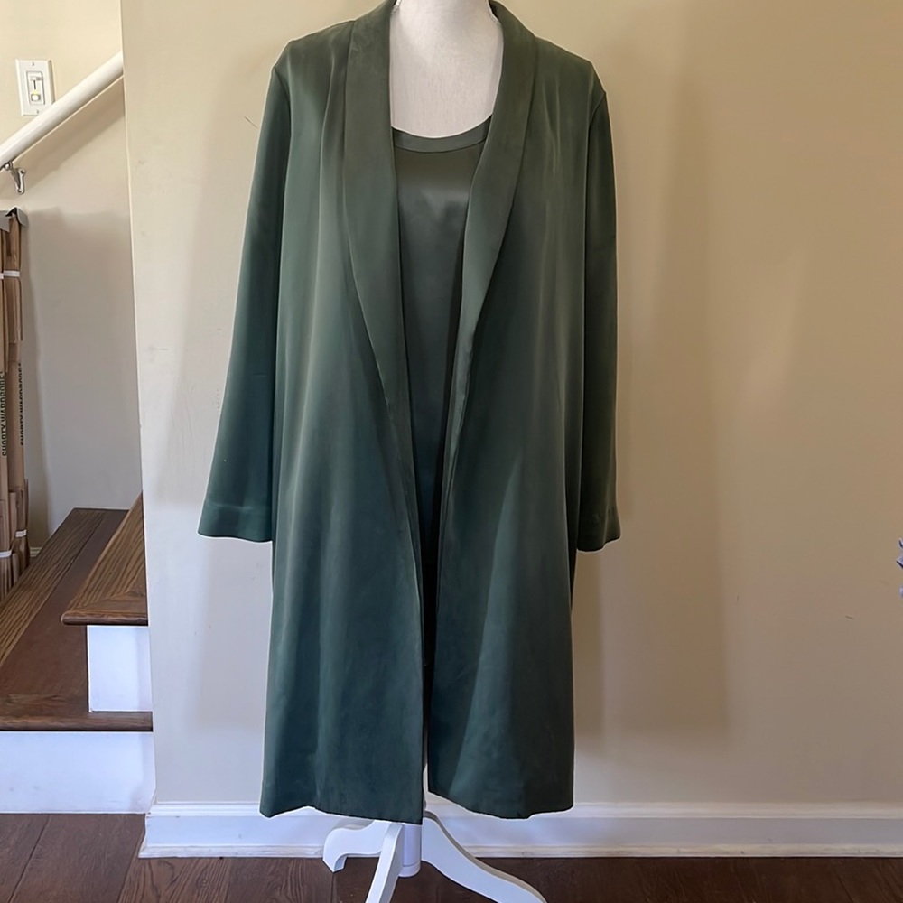 Lafayette 148 silk topper and Perla top in a rich green. Both size Large
